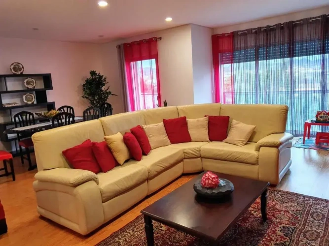 3 Bedrooms Apartment
