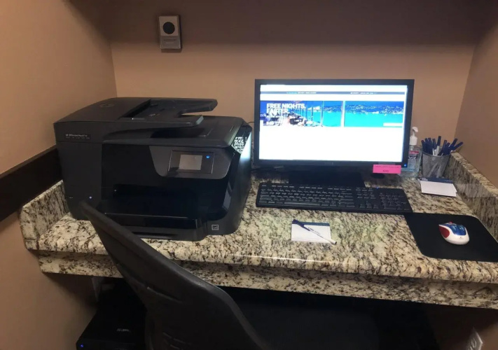 Holiday Inn Express & Suites Delafield by IHG
