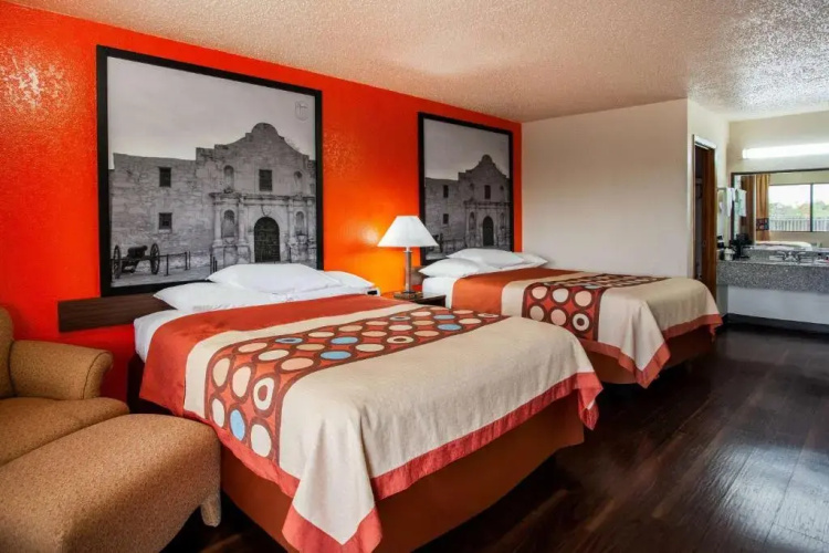 Super 8 by Wyndham Giddings