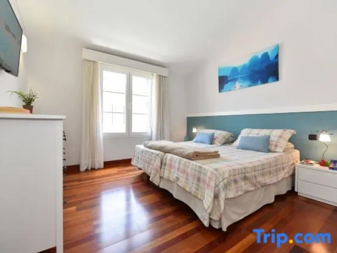 4 Bedrooms Apartment