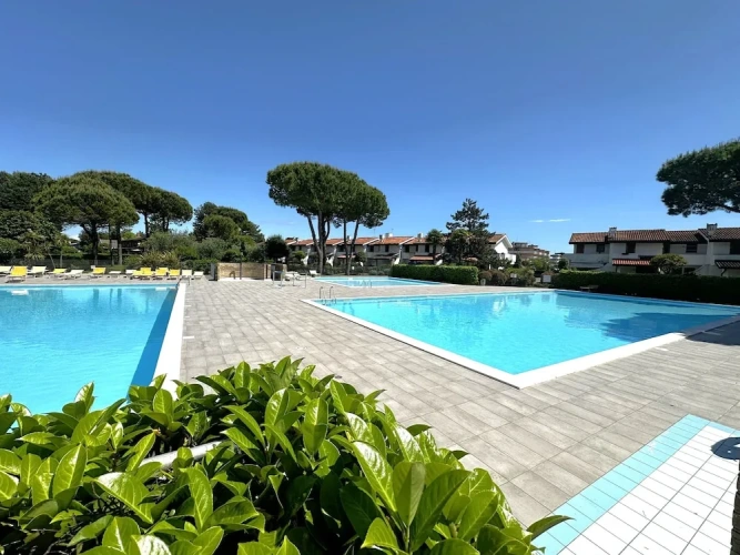 3 Bedrooms Villa with garden view
