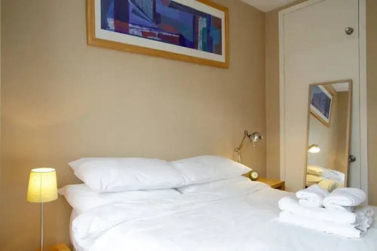 1 Bedroom Apartment In Edinburgh