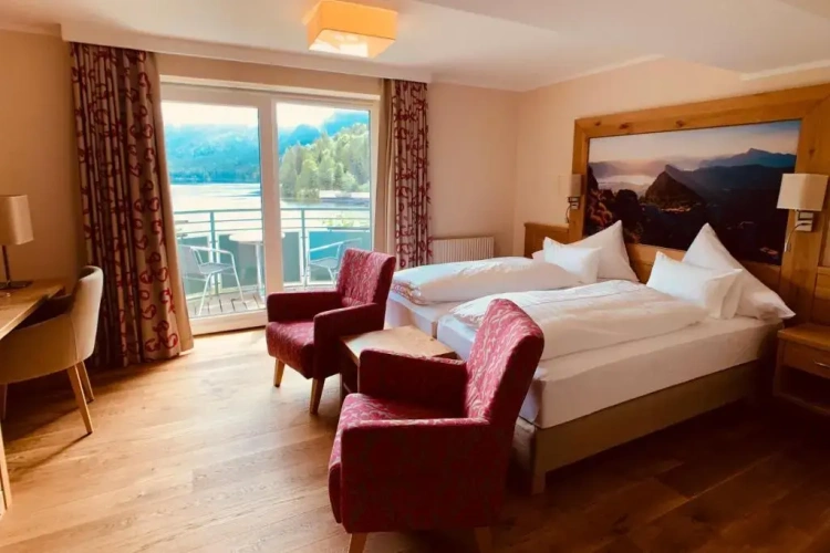 Standard Double room with lake view