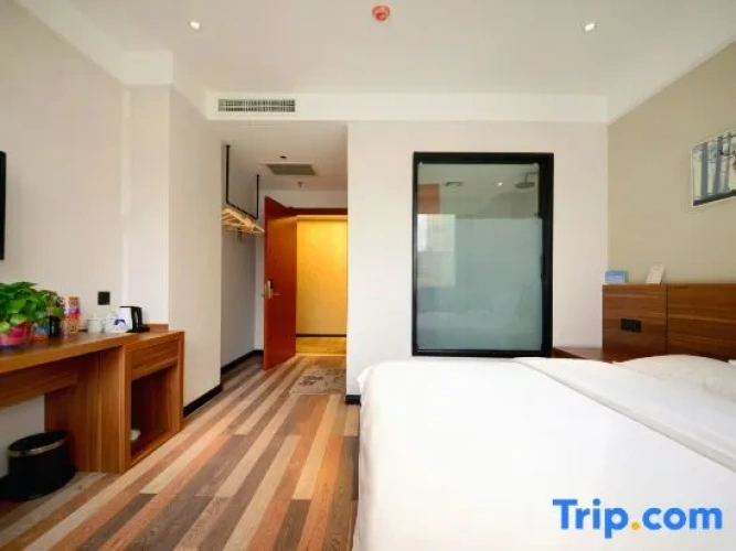 Standard Double room with city view