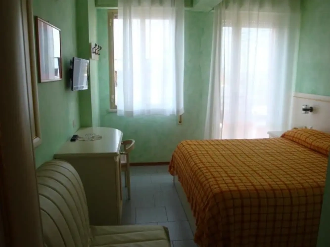 Standard Triple room with balcony