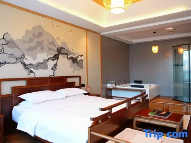 Suite with mountain view