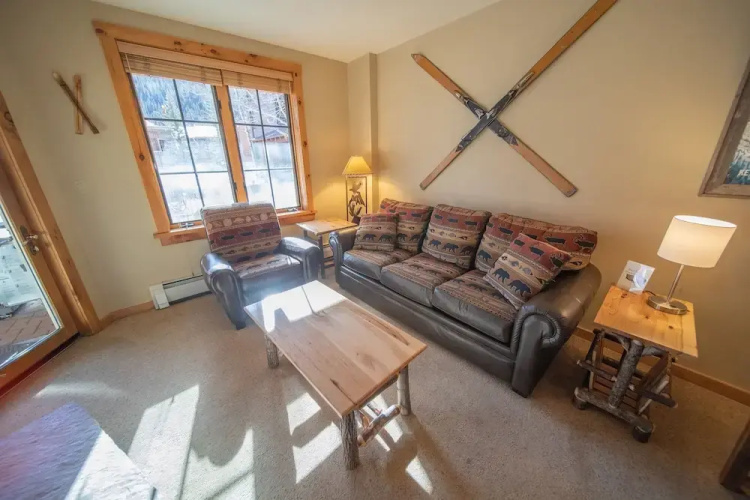 Dakota Lodge 8450