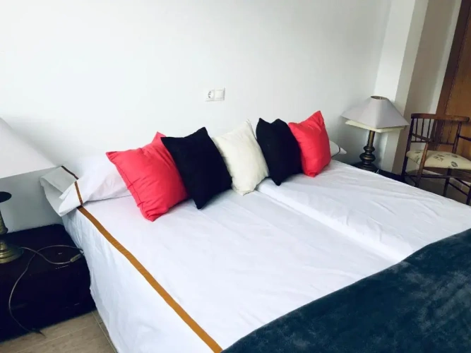 5 Bedrooms Cottage