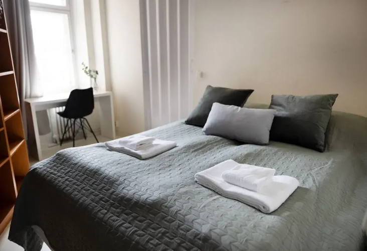2ndhomes Cozy 2BR Home w Balcony & Sauna