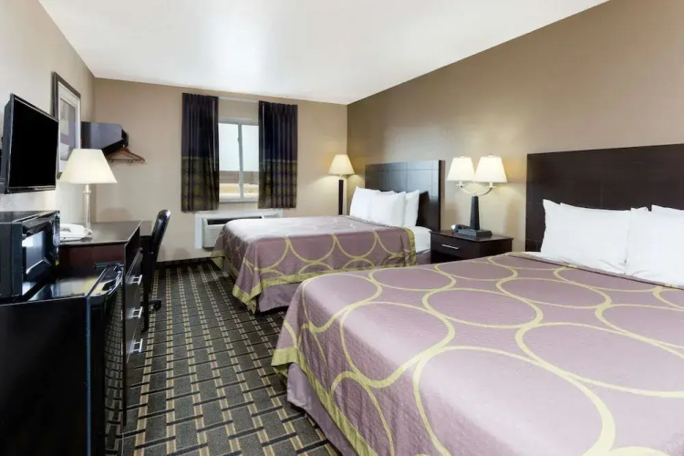 Super 8 Springfield East