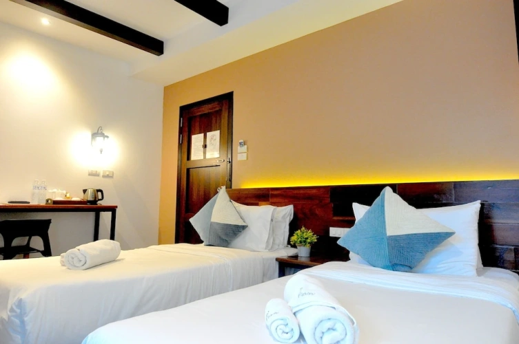 Standard Twin room with balcony
