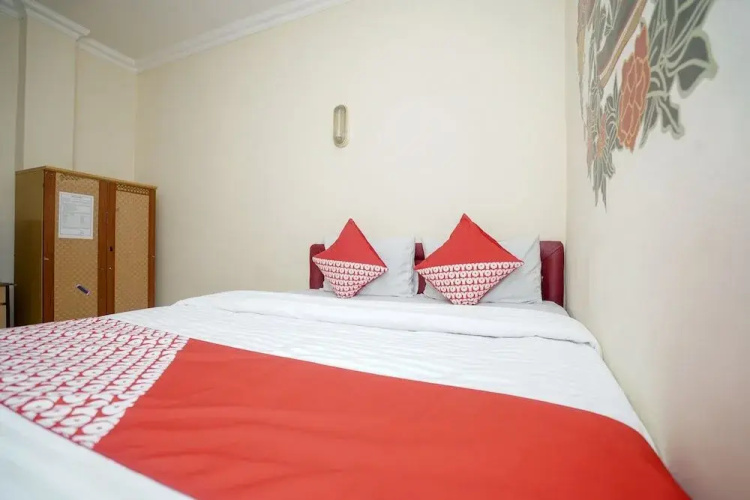 OYO 448 Hotel Central
