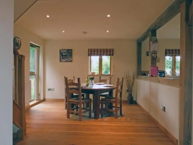 2 Bedrooms Cottage