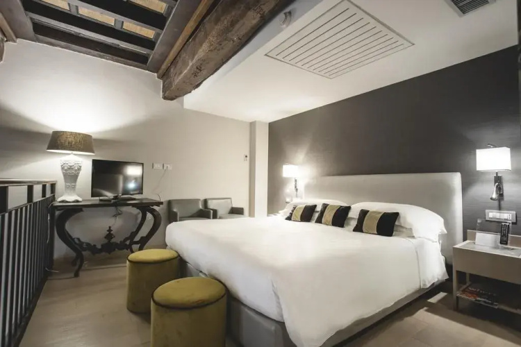 Adriano Hotel