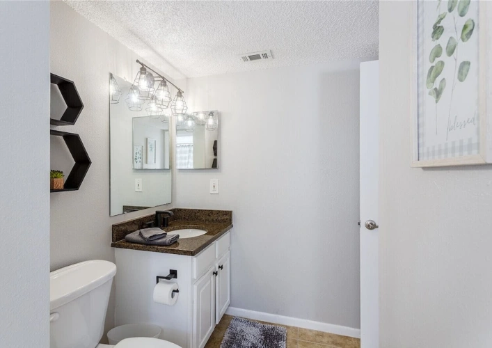 2 Bedrooms Apartment