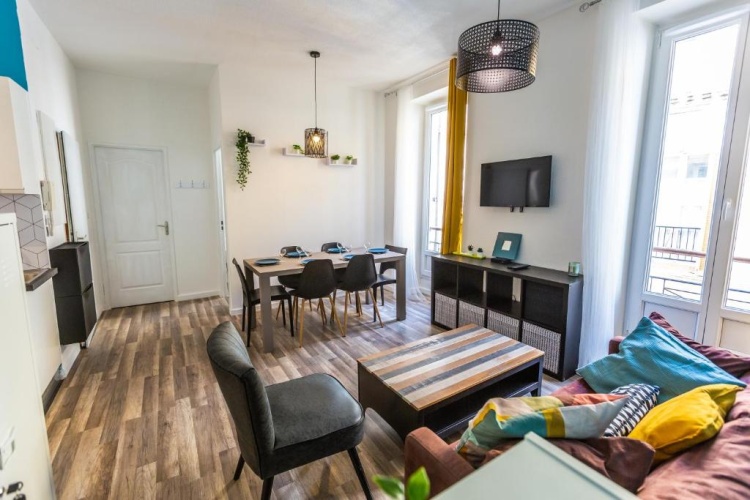 3 Bedrooms Apartment