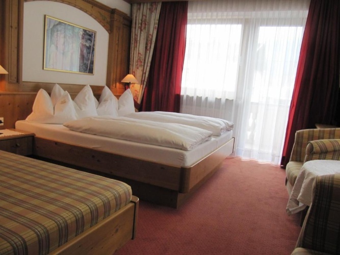 Standard Triple room