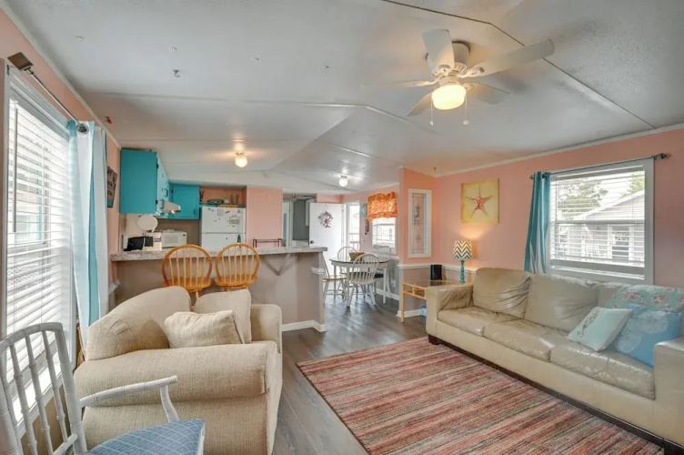 Walk to Shore: Myrtle Beach House w/ Private Deck!