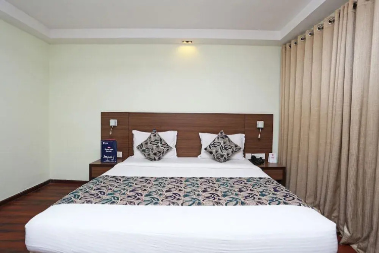 OYO 9580 Hotel Garnet Inn