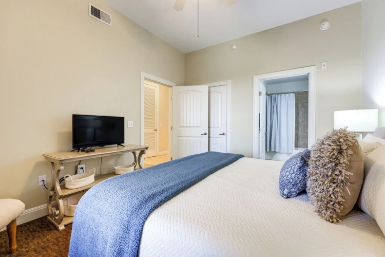 3 Bedrooms Apartment
