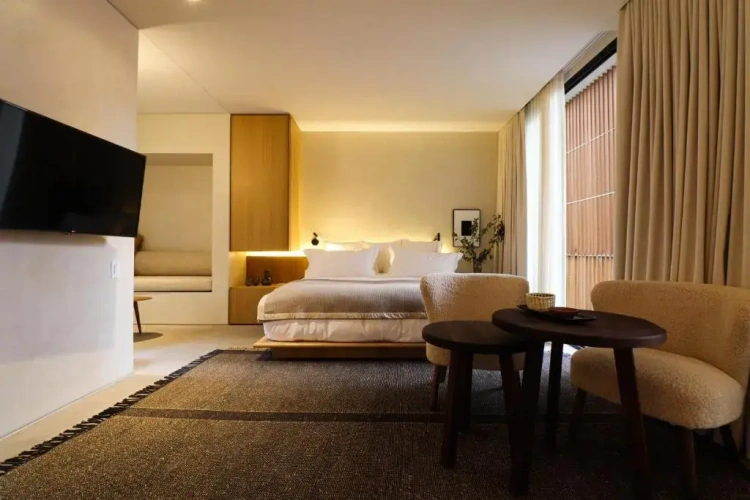 Deluxe Suite