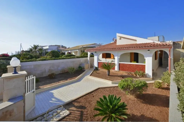 3 Bedrooms Cottage