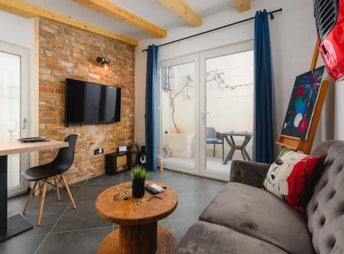 Apartment With Scenic View