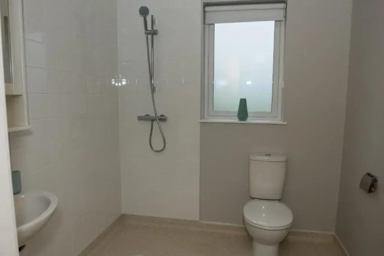 3 Bedrooms Cottage