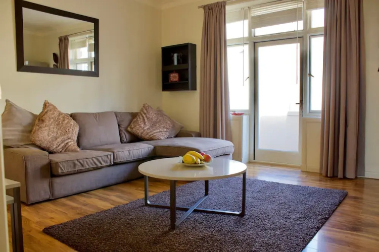 2 Bedroom Flat In Leafy Morningside