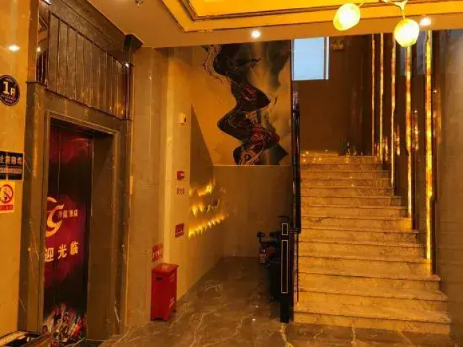 Sihui Dilong Theme Hotel