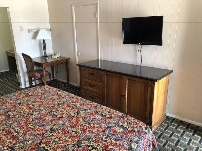 Rodeway Inn & Suites
