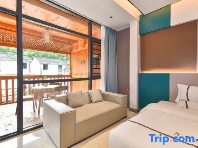 Standard Twin room with balcony