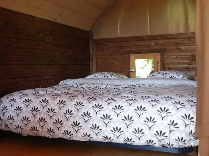 2 Bedrooms Family Tent with land view