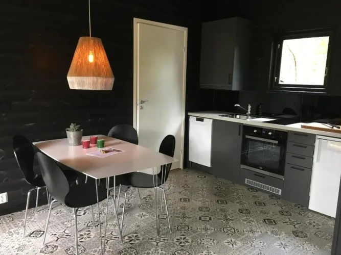 2 Bedrooms Bungalow