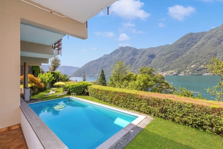 Family Villa with balcony and with lake view
