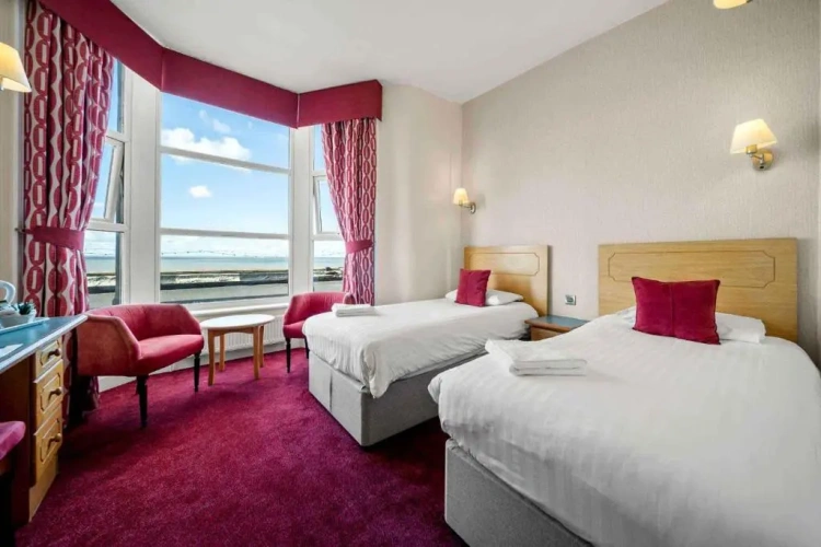 Standard Twin room with sea view
