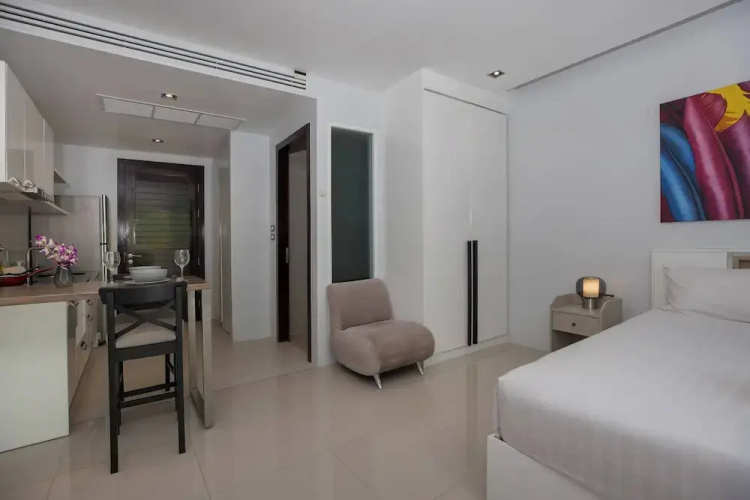 Emerald Hill Patong Apartment 421