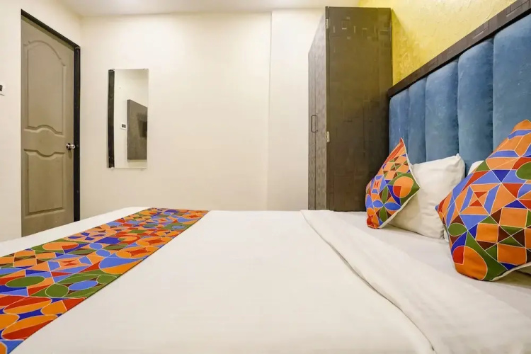Fabhotel Priceless