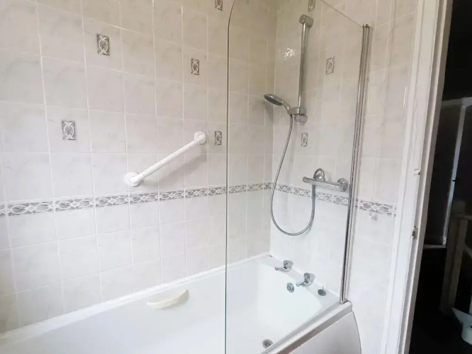 2-bed Darlington Townhouse, Garden & Free Parking