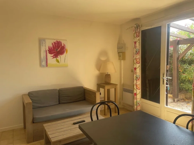 2 Bedrooms Basement Cottage