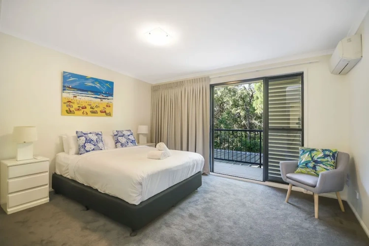 4 Bedrooms Cottage with balcony