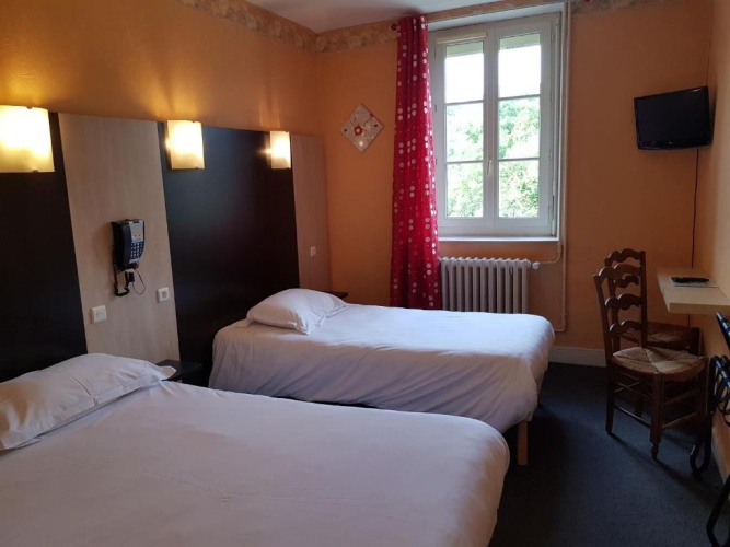 Standard Triple room