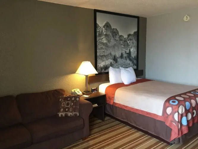 Super 8 Redfield