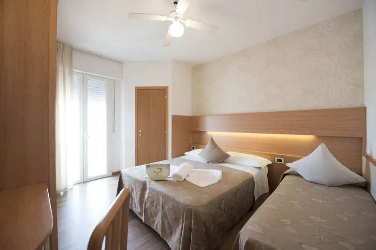 Hotel Seven