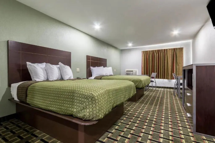Scottish Inn and Suites
