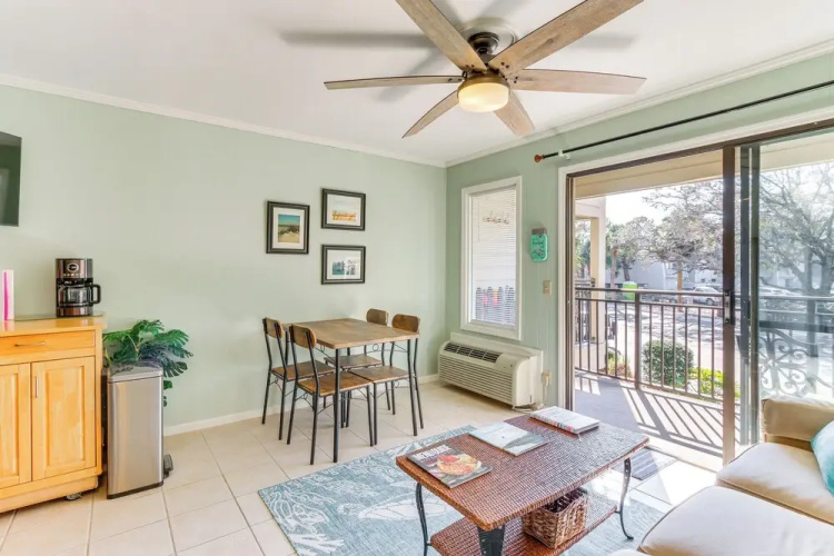 Pool & Beach Access: Hilton Head Coastal Condo
