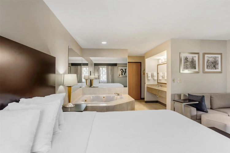 Deluxe Double Suite with balcony