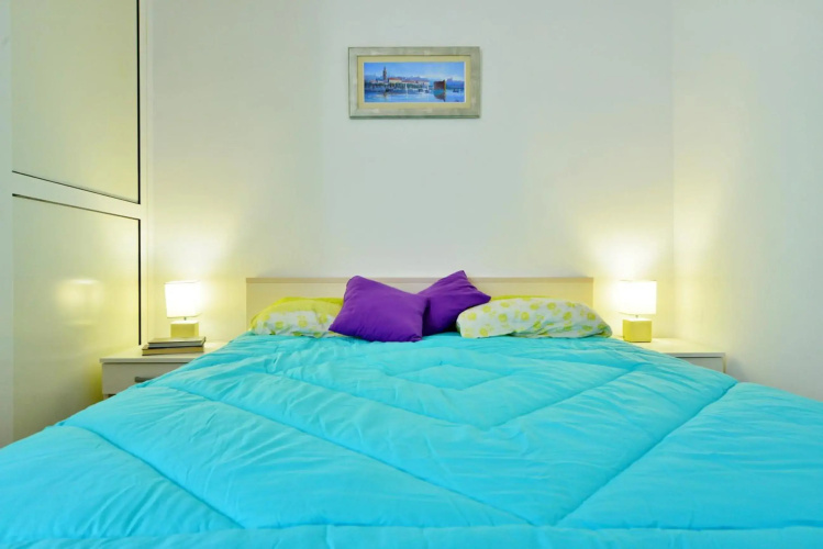 Split Center Room Helena