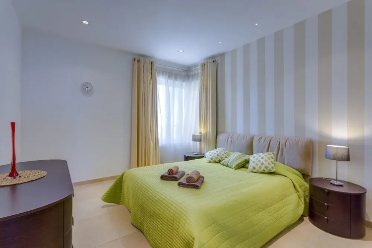 Luxury Seafront Oasis in Central Sliema with Pool