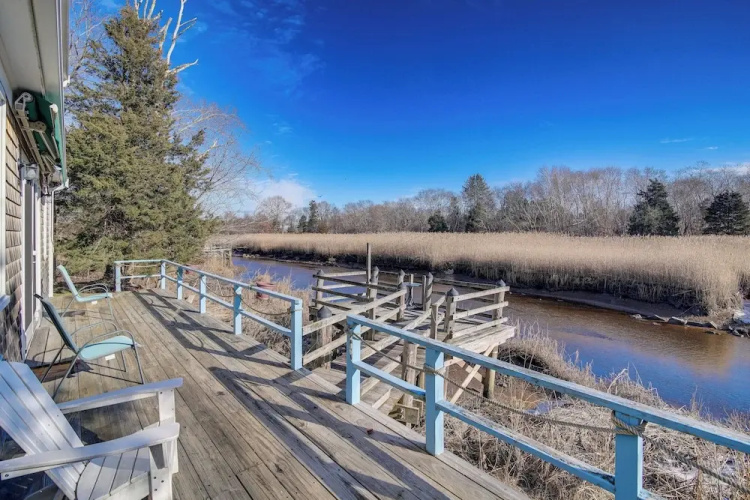 Riverfront Kingston Cottage w/ Deck, 2 Mi to Beach